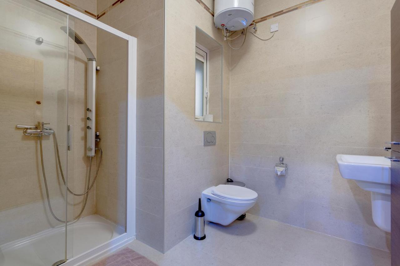 Luxury Apt W/ Side Seaviews And Pool, Top Location 斯利马 外观 照片