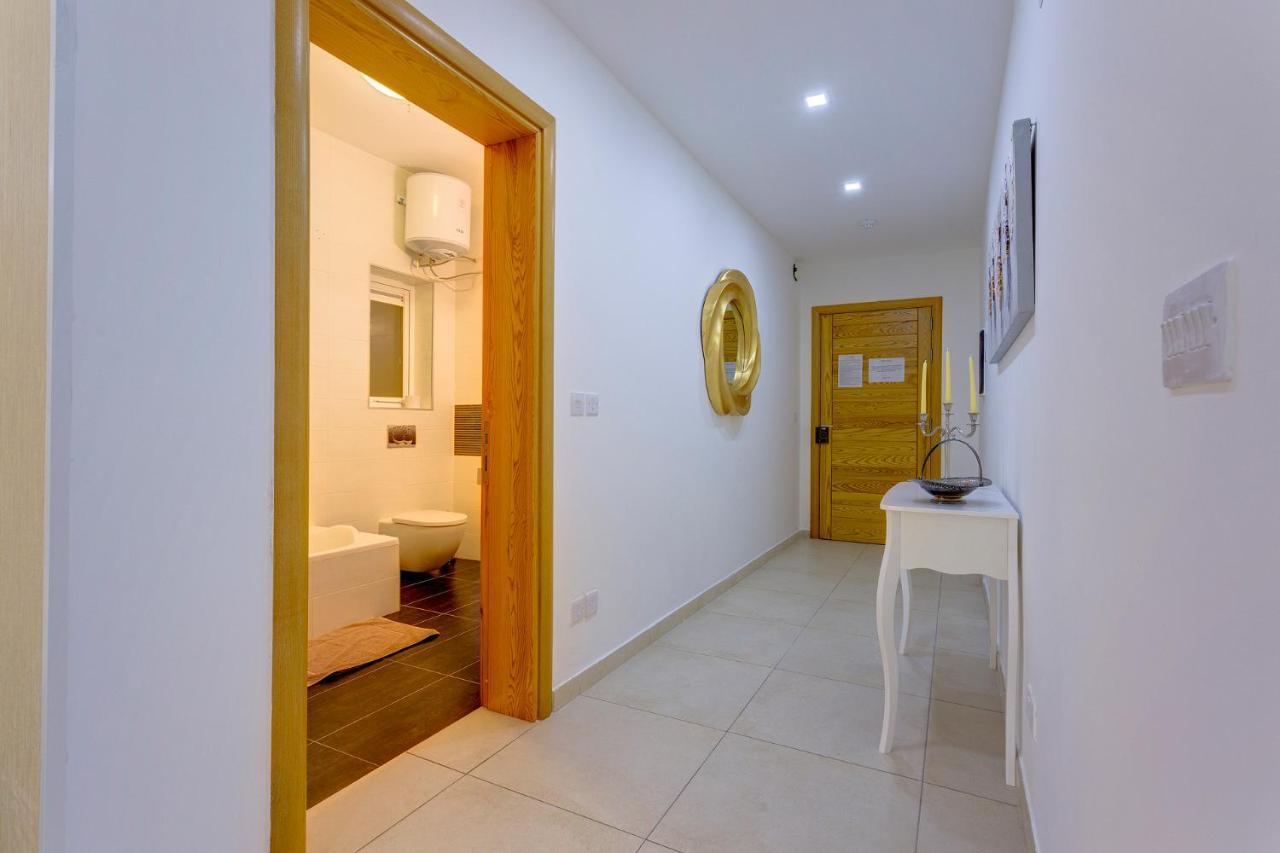 Luxury Apt W/ Side Seaviews And Pool, Top Location 斯利马 外观 照片