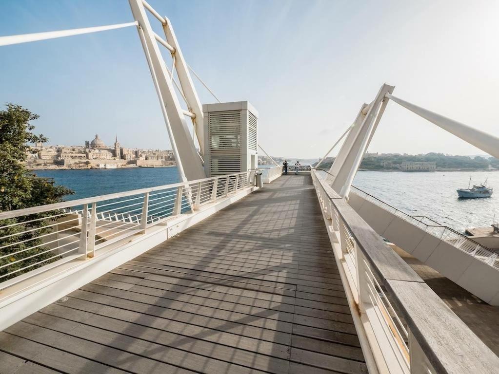 Luxury Apt W/ Side Seaviews And Pool, Top Location 斯利马 外观 照片